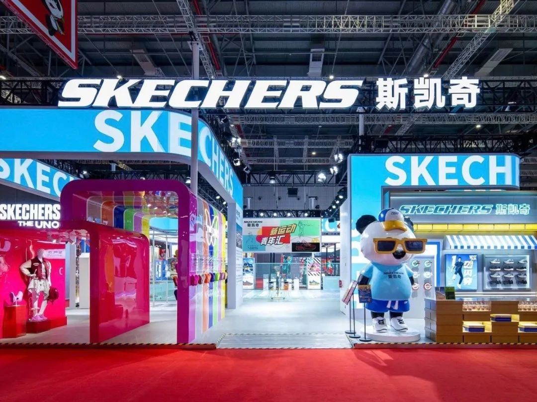 武漢展覽設計搭建公司領你看最具有創(chuàng)意00家企業(yè)展臺的2023進博會（斯凱奇展臺）2
