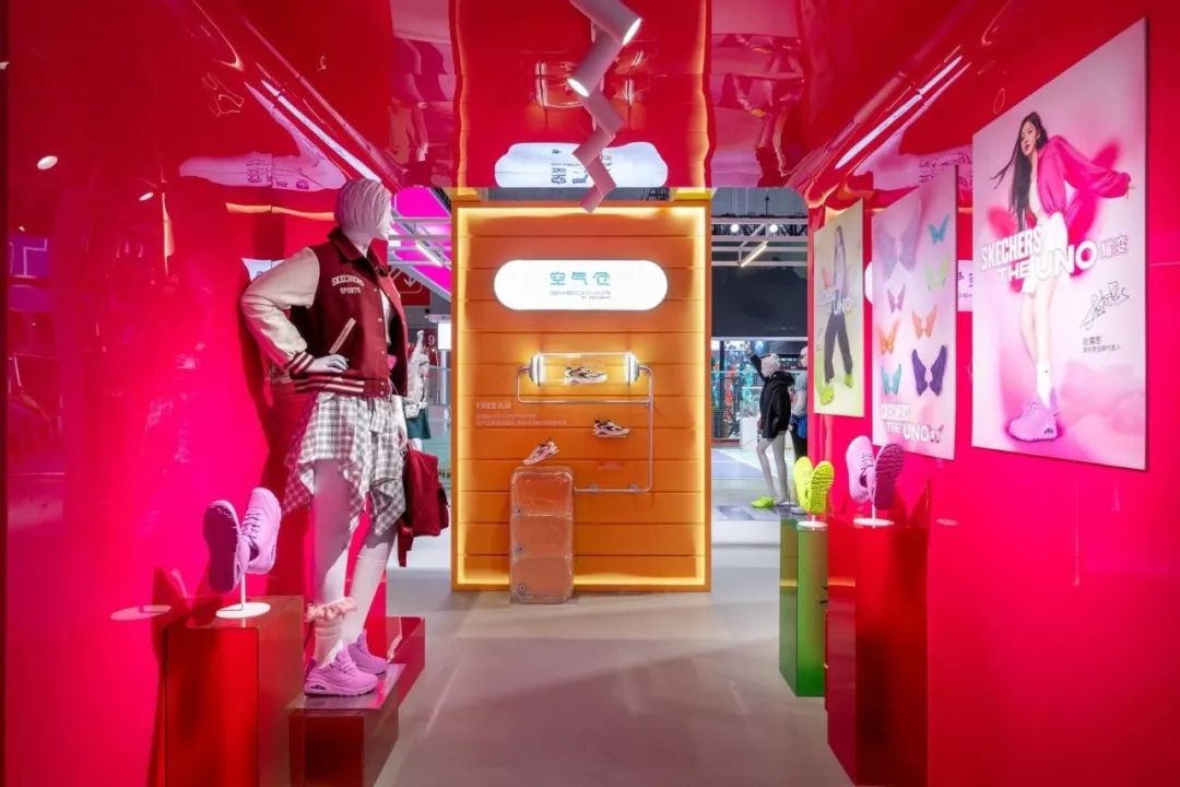 武漢展覽設計搭建公司領你看最具有創(chuàng)意00家企業(yè)展臺的2023進博會（斯凱奇展臺）3